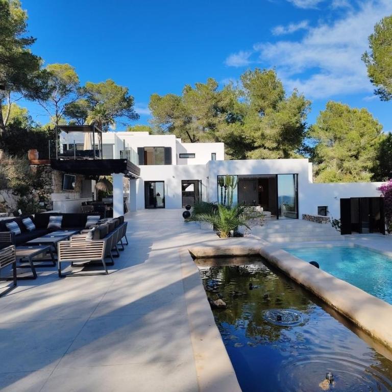 Modern Fully Renovated Villa with Panoramic Sea & Salinas Views - One-Bedroom Villa - 1