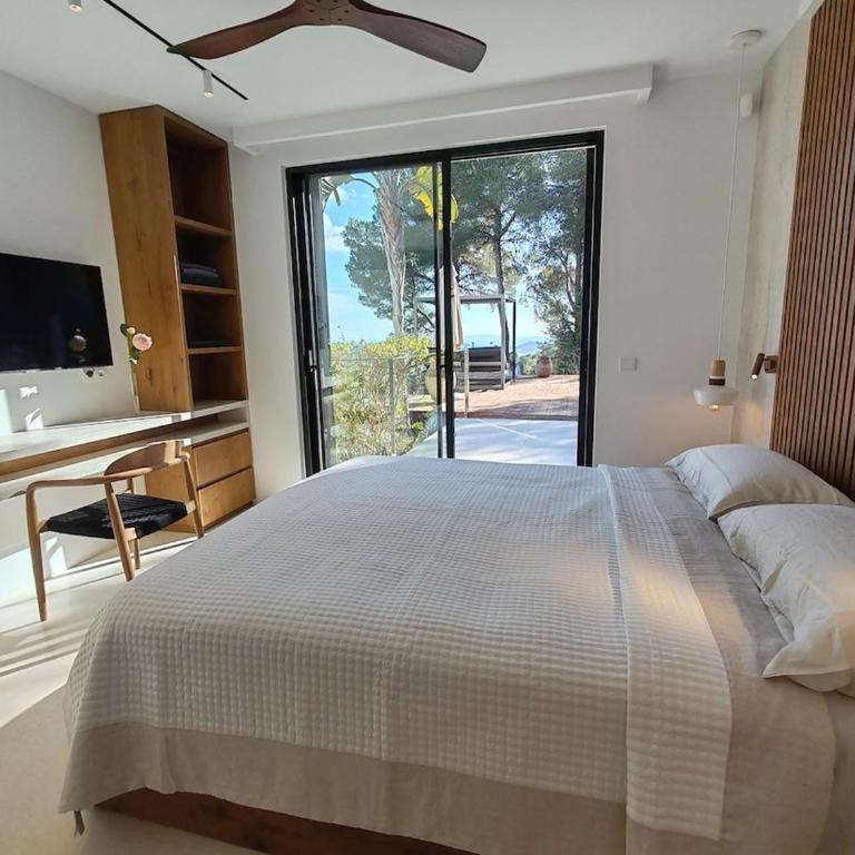 Modern Fully Renovated Villa with Panoramic Sea & Salinas Views - One-Bedroom Villa - 5