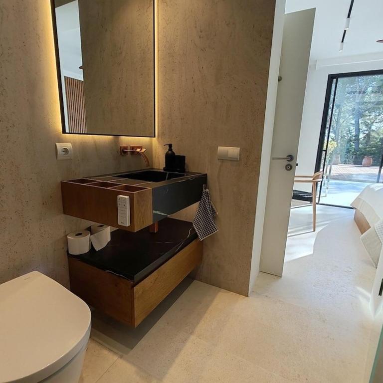 Modern Fully Renovated Villa with Panoramic Sea & Salinas Views - One-Bedroom Villa - 9