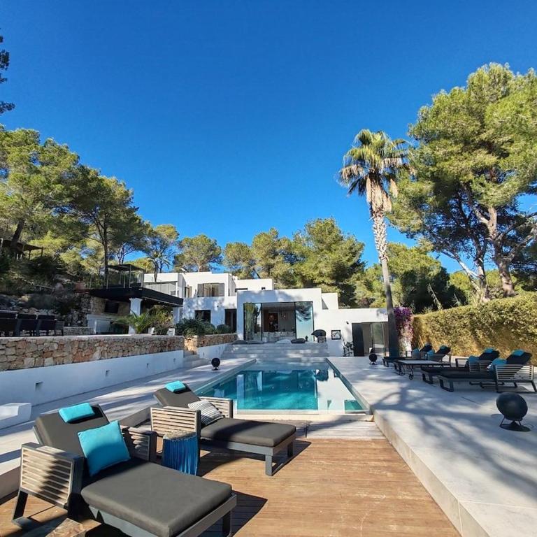 Modern Fully Renovated Villa with Panoramic Sea & Salinas Views - One-Bedroom Villa - 11