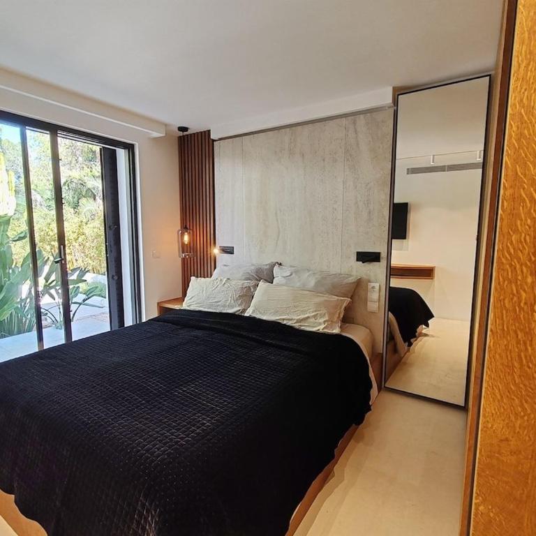 Modern Fully Renovated Villa with Panoramic Sea & Salinas Views - One-Bedroom Villa - 14
