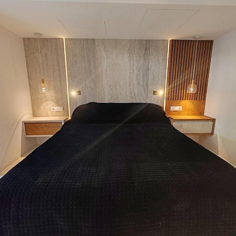 Modern Fully Renovated Villa with Panoramic Sea & Salinas Views - One-Bedroom Villa - 16