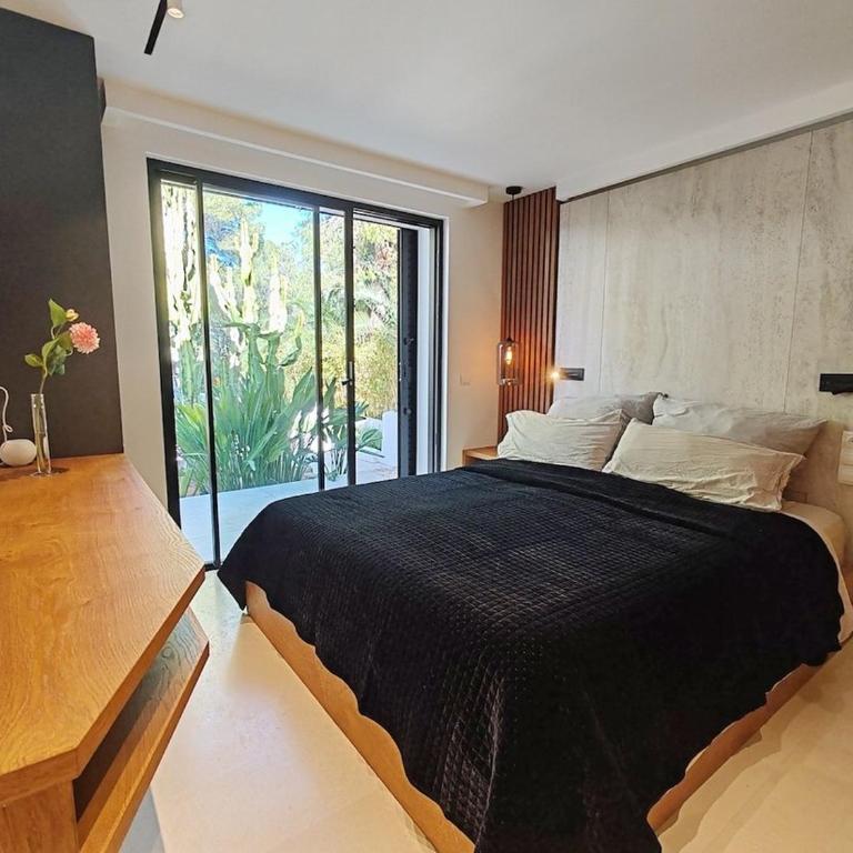 Modern Fully Renovated Villa with Panoramic Sea & Salinas Views - One-Bedroom Villa - 25