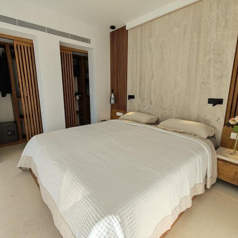 Modern Fully Renovated Villa with Panoramic Sea & Salinas Views - One-Bedroom Villa - 31