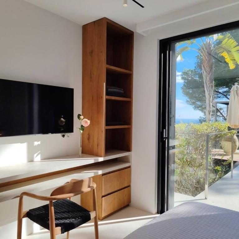 Modern Fully Renovated Villa with Panoramic Sea & Salinas Views - One-Bedroom Villa - 35