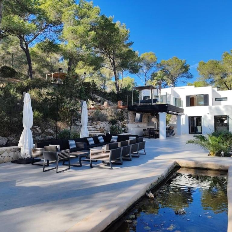 Modern Fully Renovated Villa with Panoramic Sea & Salinas Views - One-Bedroom Villa - 40