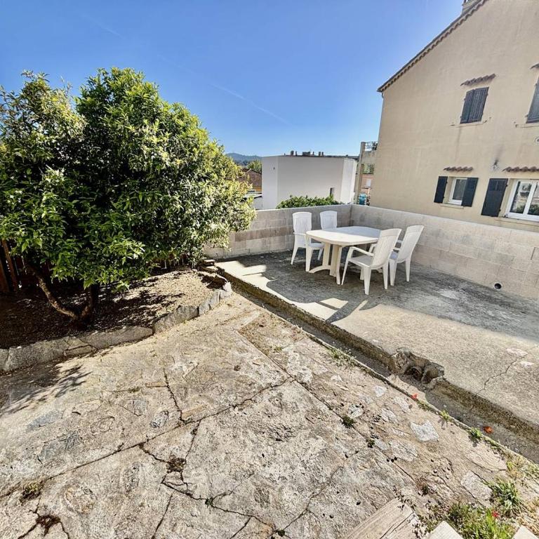 Studio cosy au cœur du Lavandou - FR-1-816-42 - Monolocale - 9
