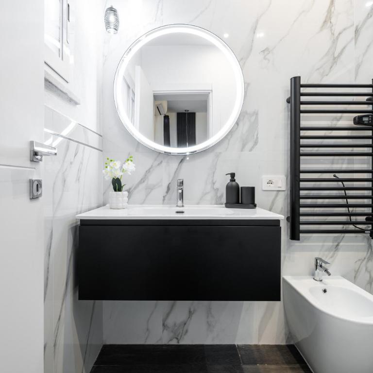 Black and White Apartment - Appartamento con doccia - 16