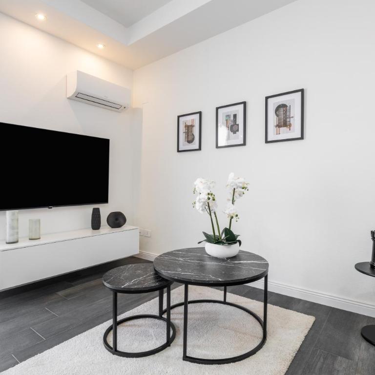 Black and White Apartment - Appartamento con doccia - 4
