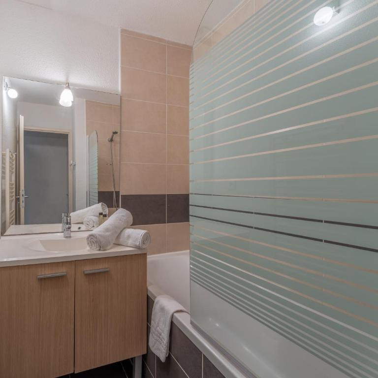 Vacancéole - Les Rives du Lac - Appartement 2 Chambres - 7