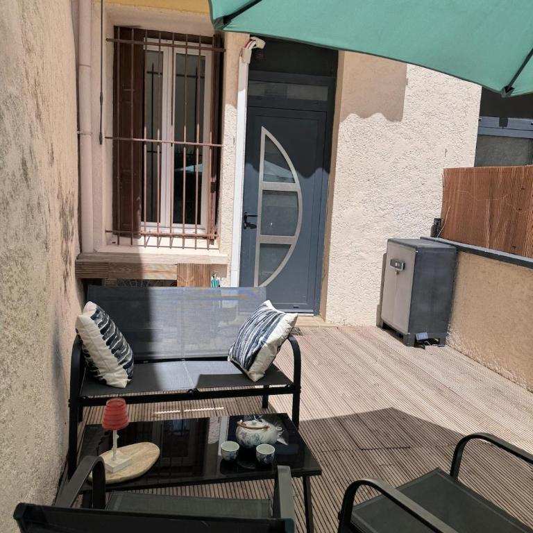 Two-bedroom apartment, downtown, parking, and private courtyard - Two-Bedroom Apartment - 19