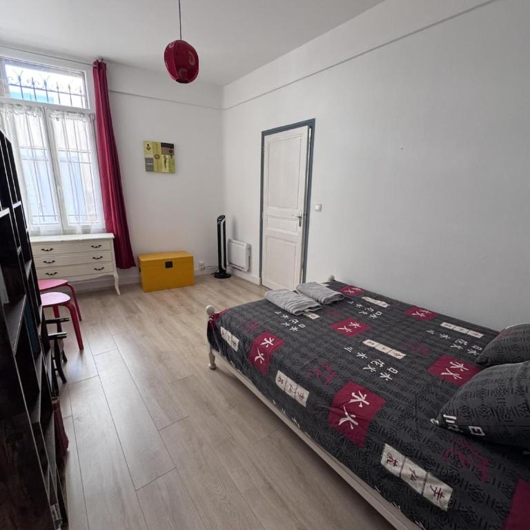 Two-bedroom apartment, downtown, parking, and private courtyard - Two-Bedroom Apartment - 13