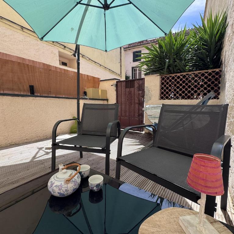 Two-bedroom apartment, downtown, parking, and private courtyard - Two-Bedroom Apartment - 17
