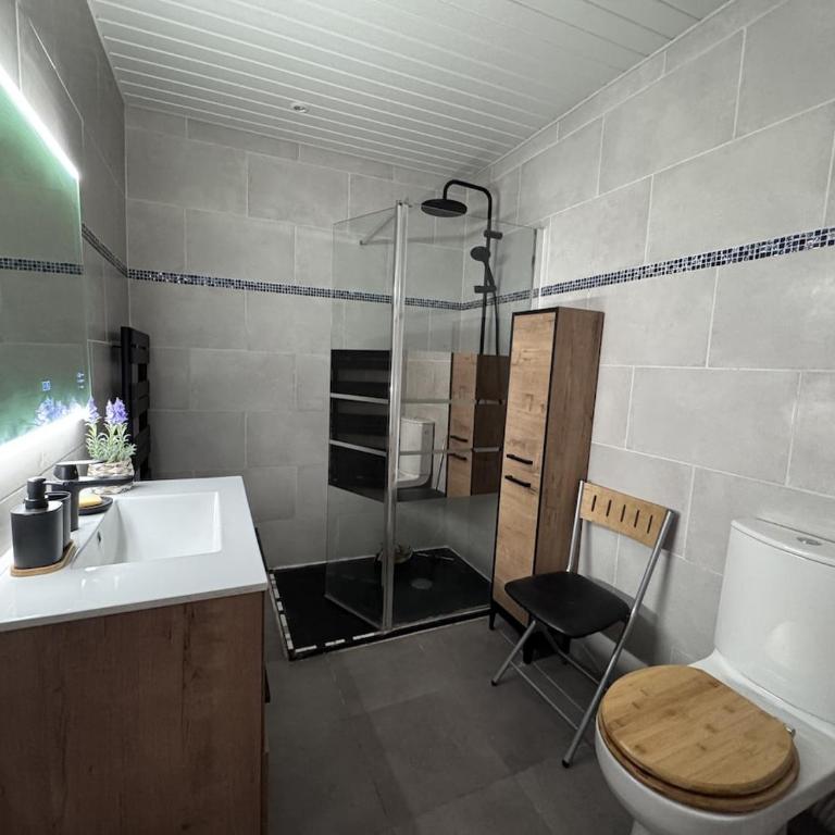 Two-bedroom apartment, downtown, parking, and private courtyard - Two-Bedroom Apartment - 16