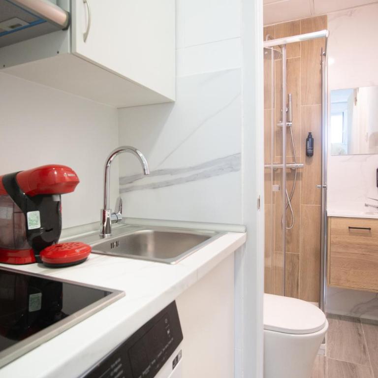 Modern Studio Latina Madrid - One-Bedroom Apartment - 10