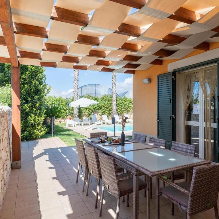 Spacious Coastal Villa with Pool in Scicli - Villa - 5