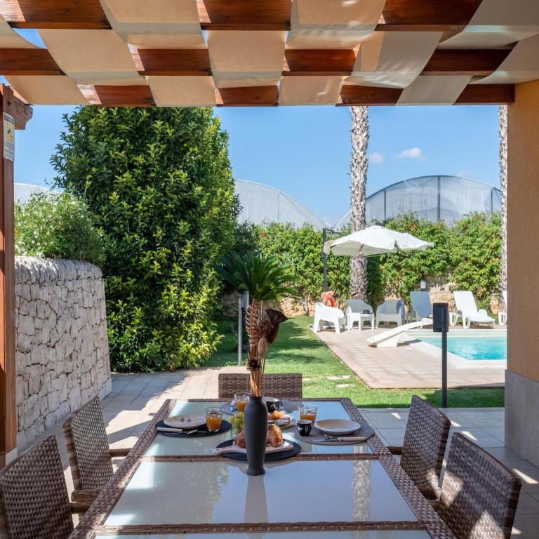 Spacious Coastal Villa with Pool in Scicli - Villa - 9