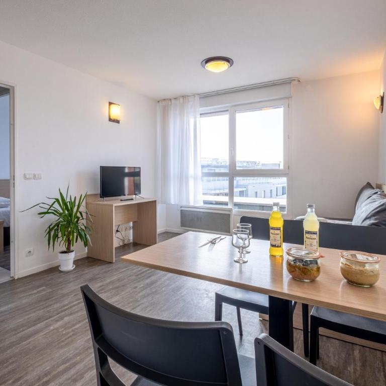 Zenitude Hôtel-Résidences Les Hauts d'Annecy - Appartement - 3