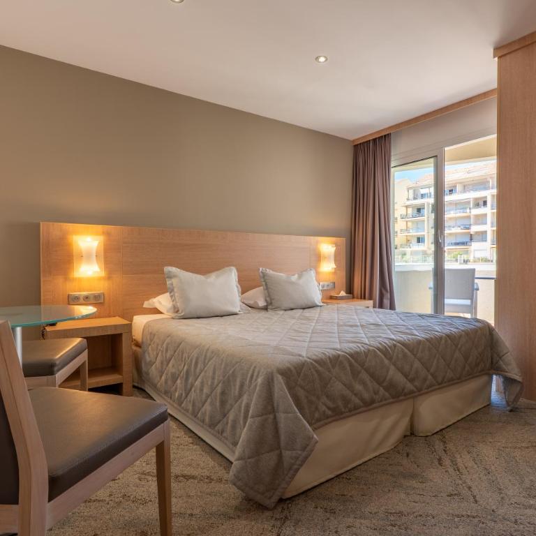 Hôtel Le Rocher - Chambre Double ou Lits Jumeaux avec Balcon - 2