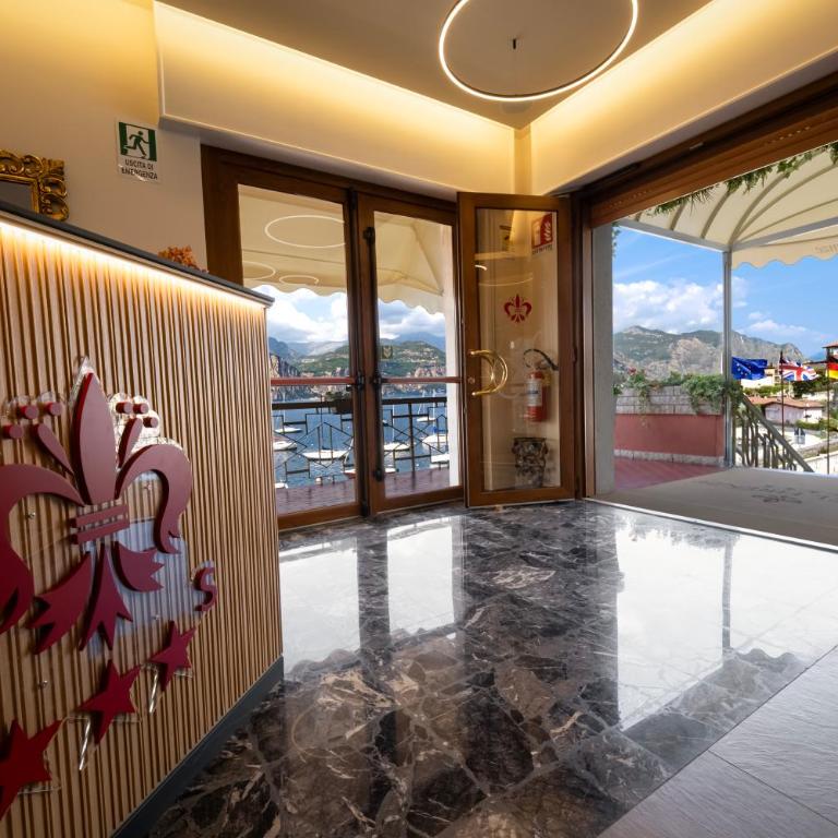 Hotel Firenze 3 Stelle Superior - Camera Tripla Standard con Balcone e Vista Lago Parziale - 1