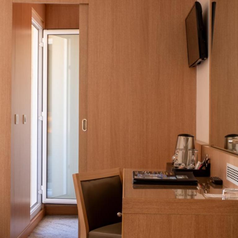 Hôtel Le Rocher - Chambre Double ou Lits Jumeaux avec Balcon - 5