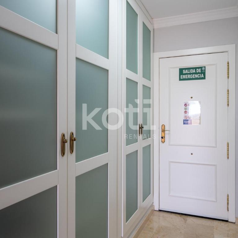 Terraza y Piscina - Koti Rentals - Ático Margarita - Apartamento de 3 dormitorios - 27
