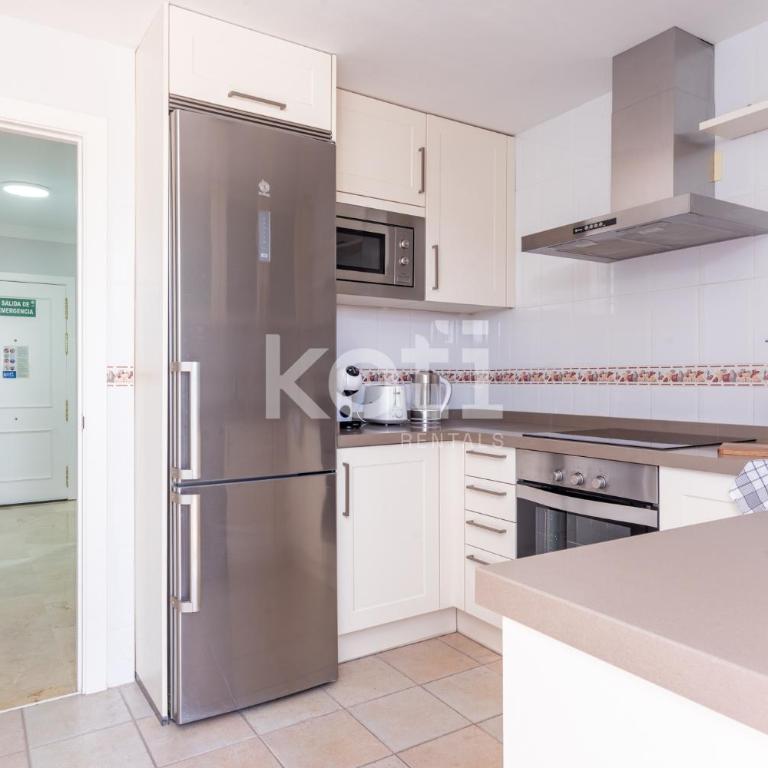 Terraza y Piscina - Koti Rentals - Ático Margarita - Apartamento de 3 dormitorios - 9