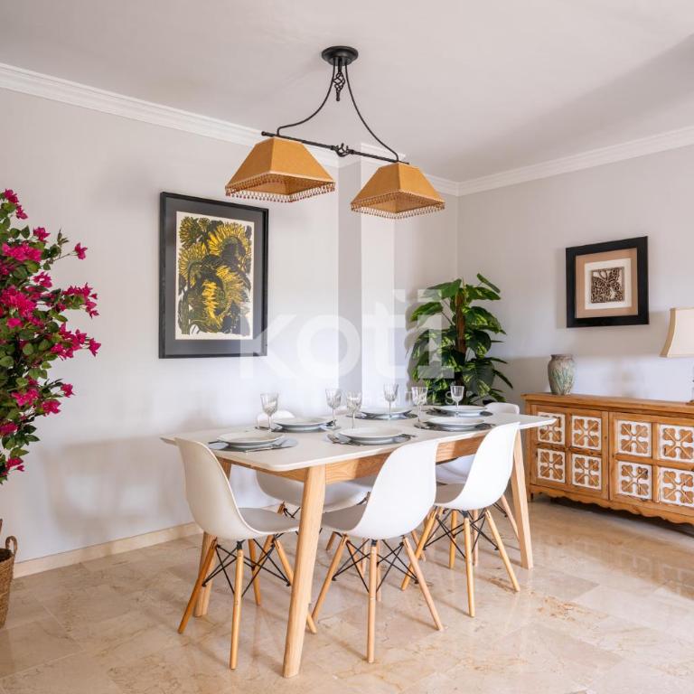 Terraza y Piscina - Koti Rentals - Ático Margarita - Apartamento de 3 dormitorios - 5