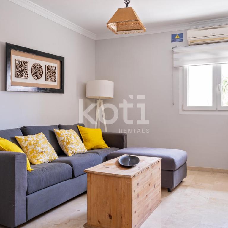Terraza y Piscina - Koti Rentals - Ático Margarita - Apartamento de 3 dormitorios - 7