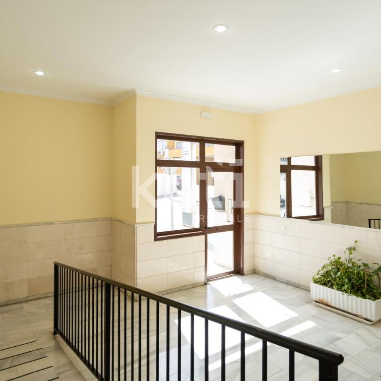 Terraza y Piscina - Koti Rentals - Ático Margarita - Apartamento de 3 dormitorios - 29