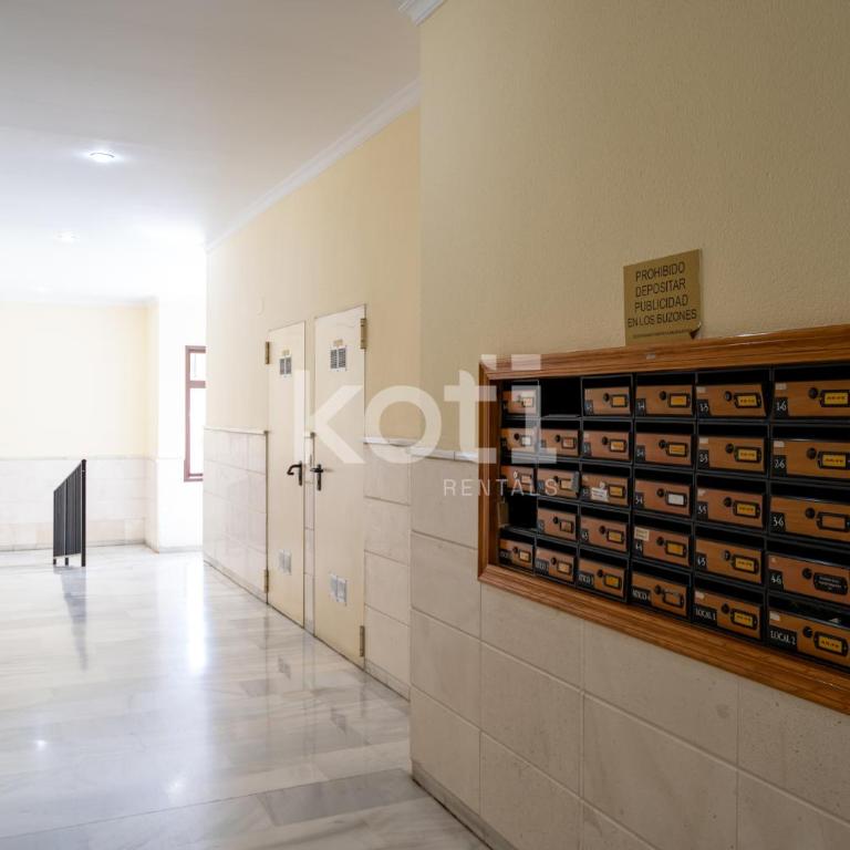 Terraza y Piscina - Koti Rentals - Ático Margarita - Apartamento de 3 dormitorios - 31