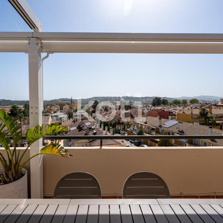 Terraza y Piscina - Koti Rentals - Ático Margarita - Apartamento de 3 dormitorios - 36
