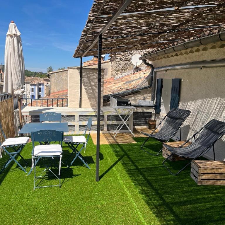 Studio et terrasse avec vue sur la veille ville - Appartement 1 Chambre - 2