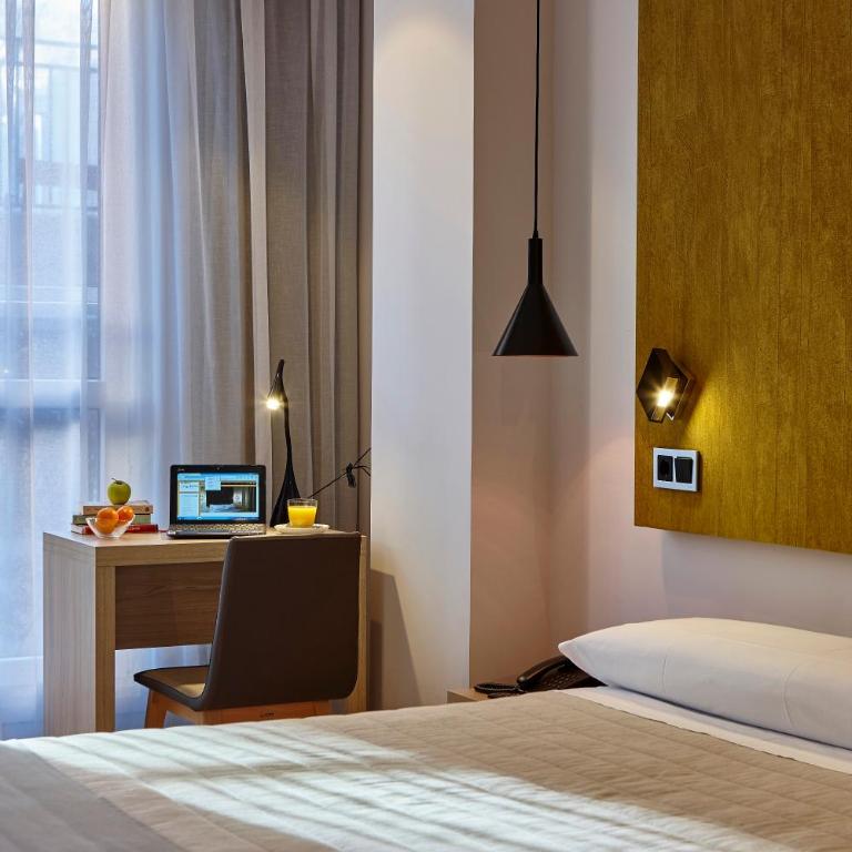 Hotel Bilbao Plaza - Double or Twin Room with View - 10