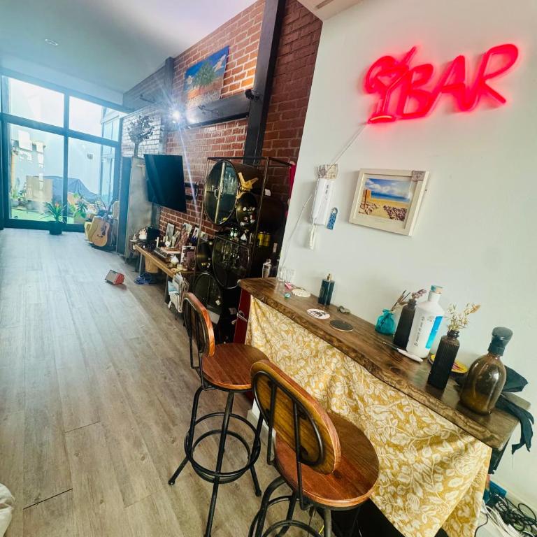 Large Modern Industrial Loft Close to Beaches - Apartamento de 3 dormitorios - 2