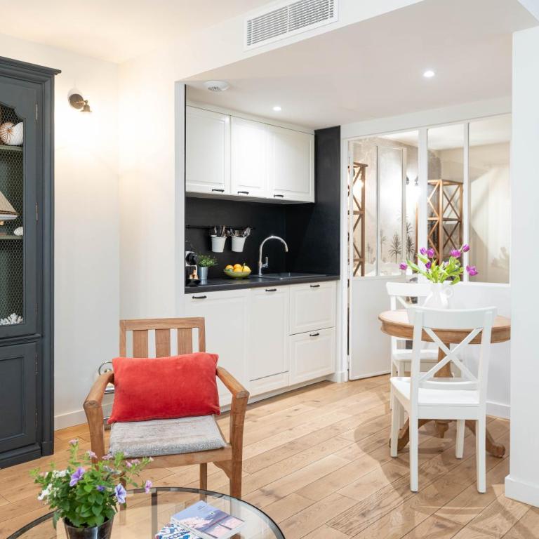 Les Petits Volets Appartements à 100m de la mer - Appartement Supérieur - 2
