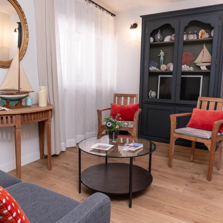 Les Petits Volets Appartements à 100m de la mer - Appartement Supérieur - 1