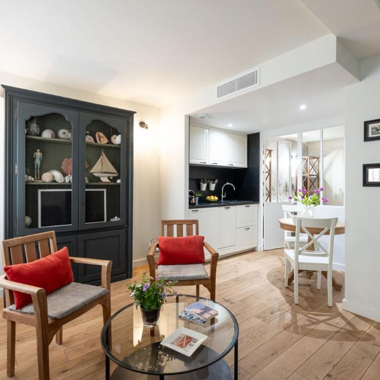 Les Petits Volets Appartements à 100m de la mer - Appartement Supérieur - 18