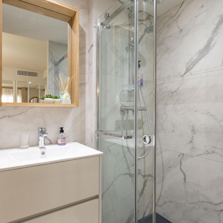 Les Petits Volets Appartements à 100m de la mer - Appartement Supérieur - 21