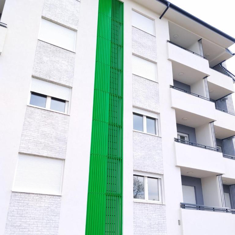 OPERA LUX APARTMENTS Green Hill - Relax & Free Parking - Deluxe Apartment - 89