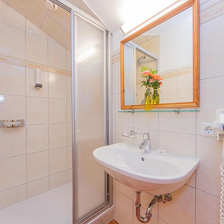 Hotel - Pension Ötzmooshof - Apartment mit 1 Schlafzimmer, Balkon und Bergblick - 5