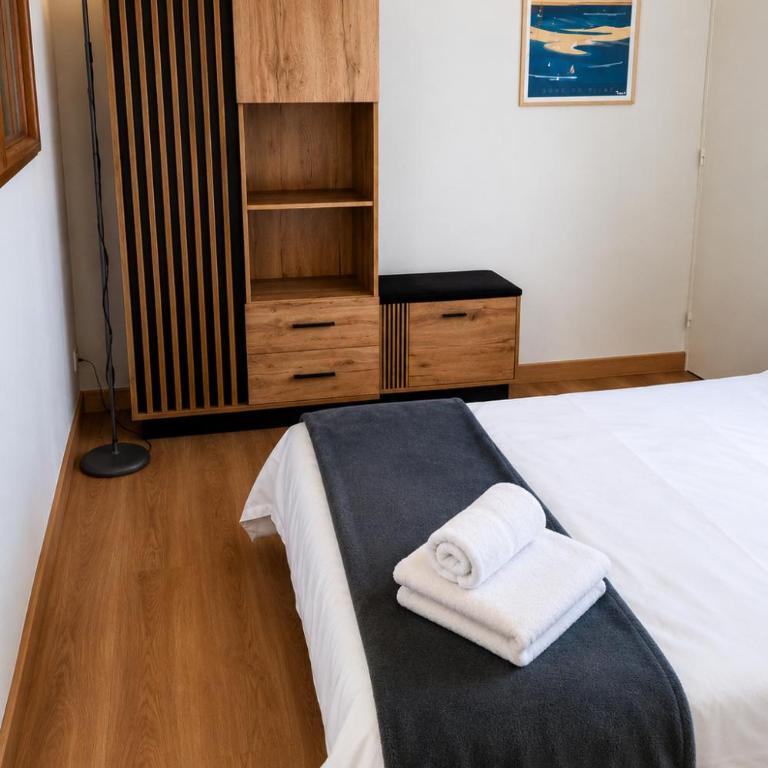 Vaste appartement avec vue sur le port de plaisance - Two-Bedroom Apartment - 11