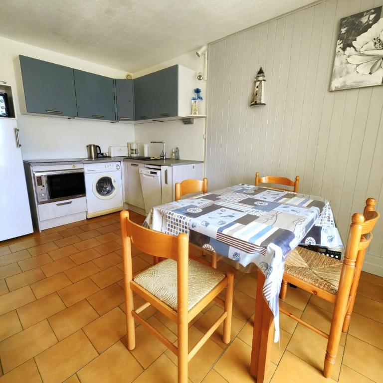 Charmant T2 climatisé avec piscine et parking à 20m de la mer, pour 5 pers - FR-1-607-100 - Appartement (5 Adultes) - 27