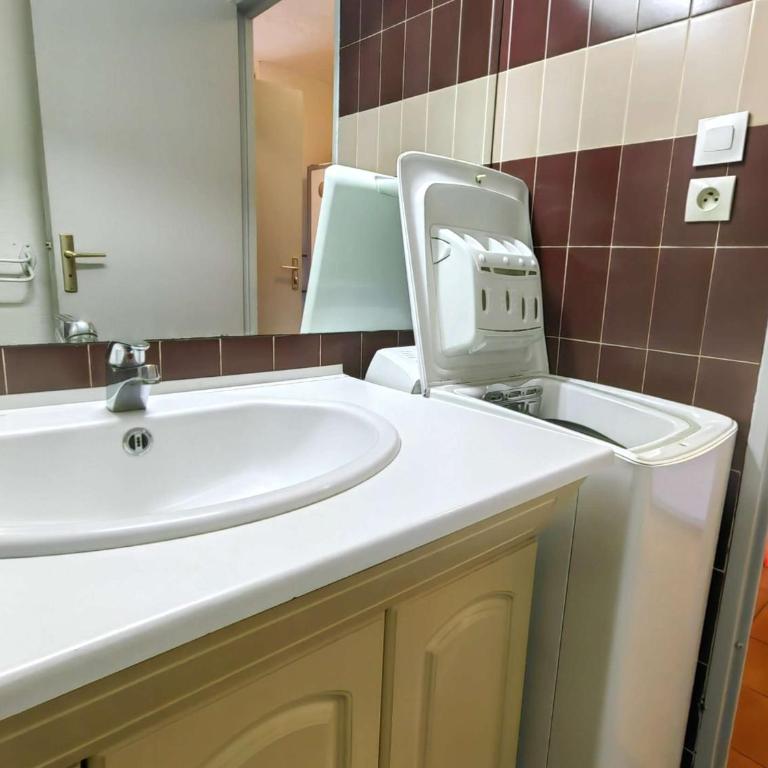 Studio cabine spacieux avec piscine, proche plage - FR-1-607-81 - Studio - 27