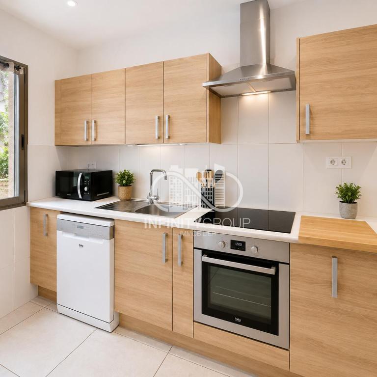 Appartement cosy au cœur de la vieille ville d’Antibes - Three-Bedroom Apartment - 5