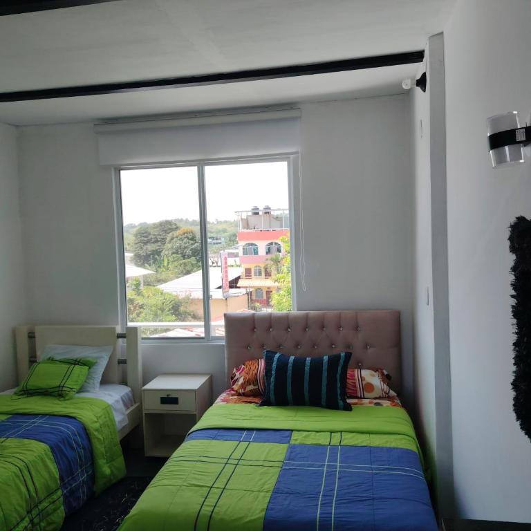 Casa suites golden - Family Room with Private Bathroom - 2