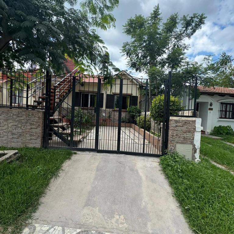 Dpto comodo con cochera en Los Perales - Apartamento de 2 dormitorios - 8