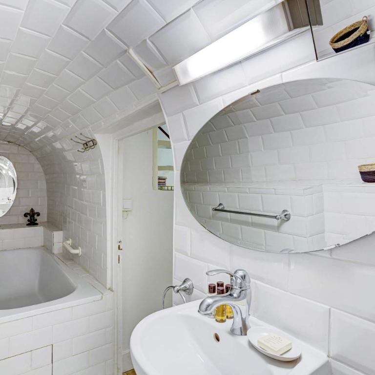 Classy Bourgeois - Chic 2 Bedroom Apt in Le Marais - Apartment - 13