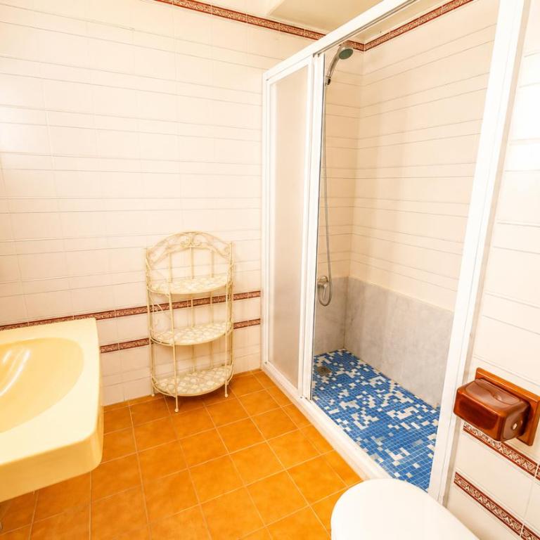Apartamento Duna en Dénia, Urb Playa Grande, con vistas al jardín, piscina y acceso directo a la playa by Family Homes - Apartamento de 3 dormitorios - 2