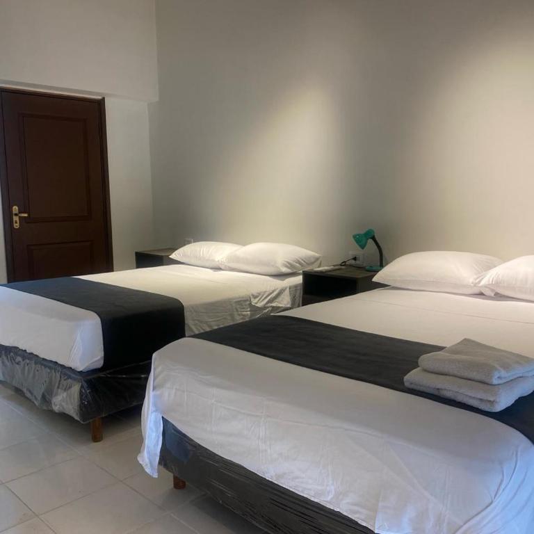 Hostal Independencia - Quadruple Room - 2